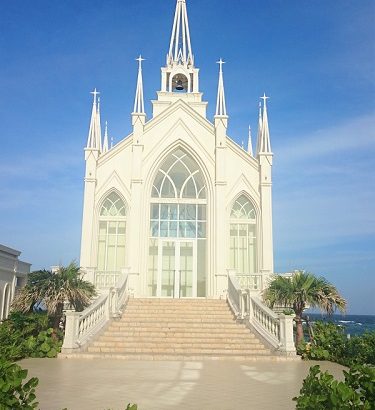 [花嫁レポ] 白い教会と青い海❤ホテル日航アリビラ沖縄でのリゾート婚